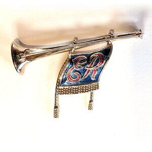 Vintage Queen Elizabeth trumpet brooch